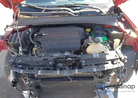 2018 Jeep Compass Latitude 4X4 z USA, uszkodzony, nr VIN 3C4NJDBB7JT262661